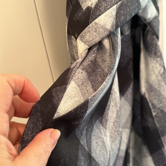 Beautiful jumpsuit (shorts)looks like dress with pockets and tie on the back - Picture 6 of 8